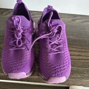 Link Purple Sneakers with Knit Upper and Sock-Like Fit
